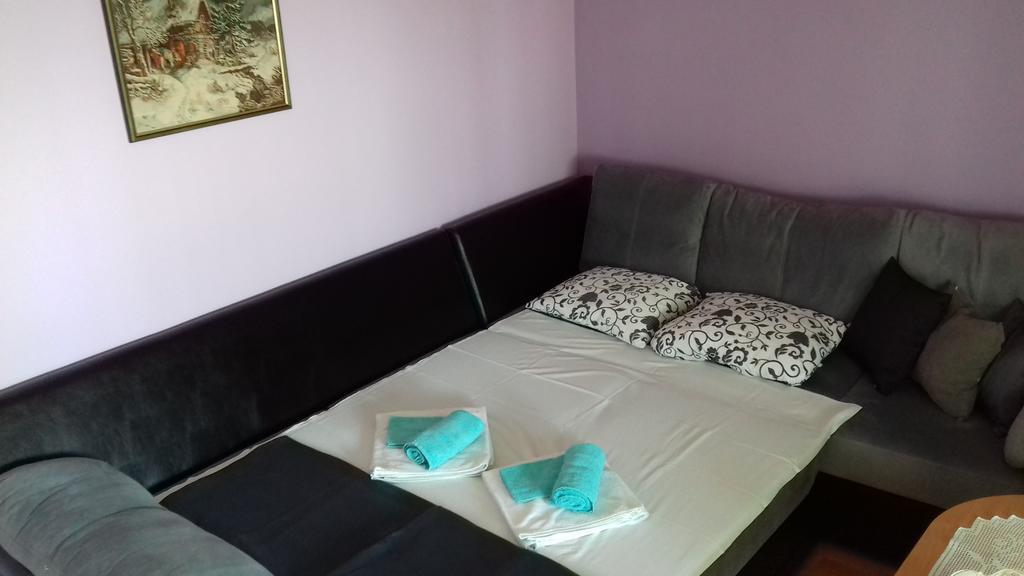 Apartments Katica พูลา ภายนอก รูปภาพ